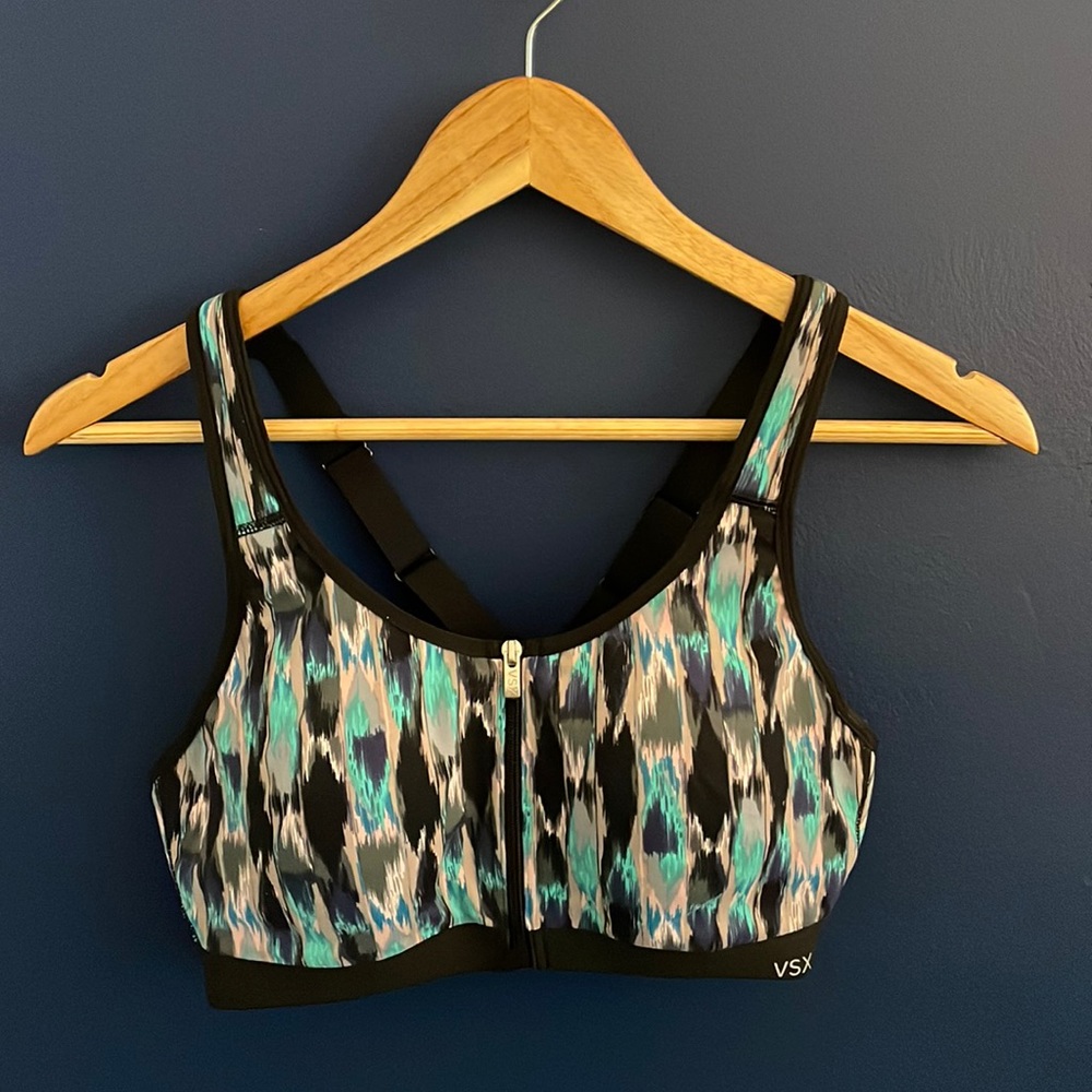 Knockout By Victoria's Secret Maximum Support Sports Bra 36B front closure